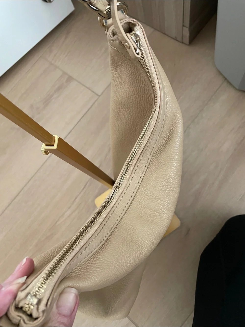 Kate Spade New York Large Beige Pebbled Leather Hobo Shoulder Bags